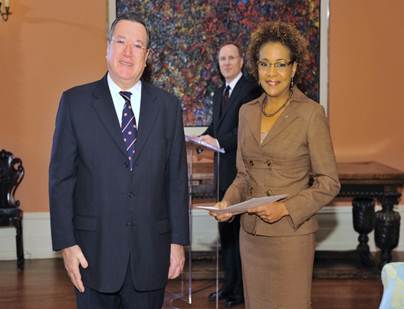 Description: La Gouverneure Generale recoit l'Ambassadeur de Monaco au Canada.jpg